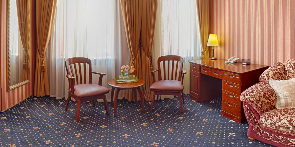 חארקיב Gostiny Dvor Hotel מראה חיצוני תמונה