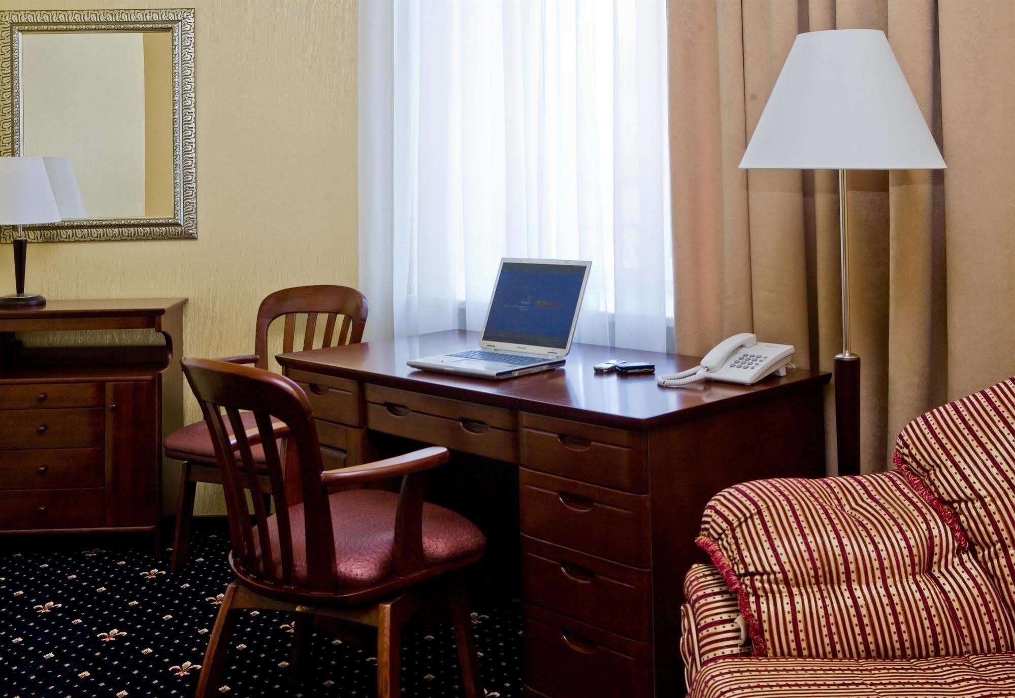 חארקיב Gostiny Dvor Hotel מראה חיצוני תמונה