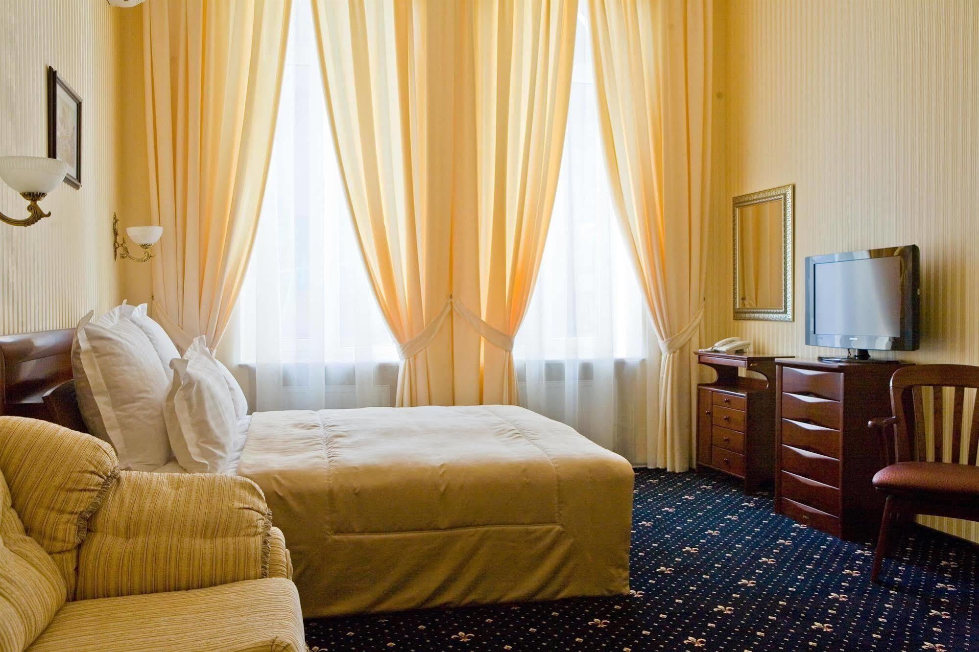 חארקיב Gostiny Dvor Hotel מראה חיצוני תמונה