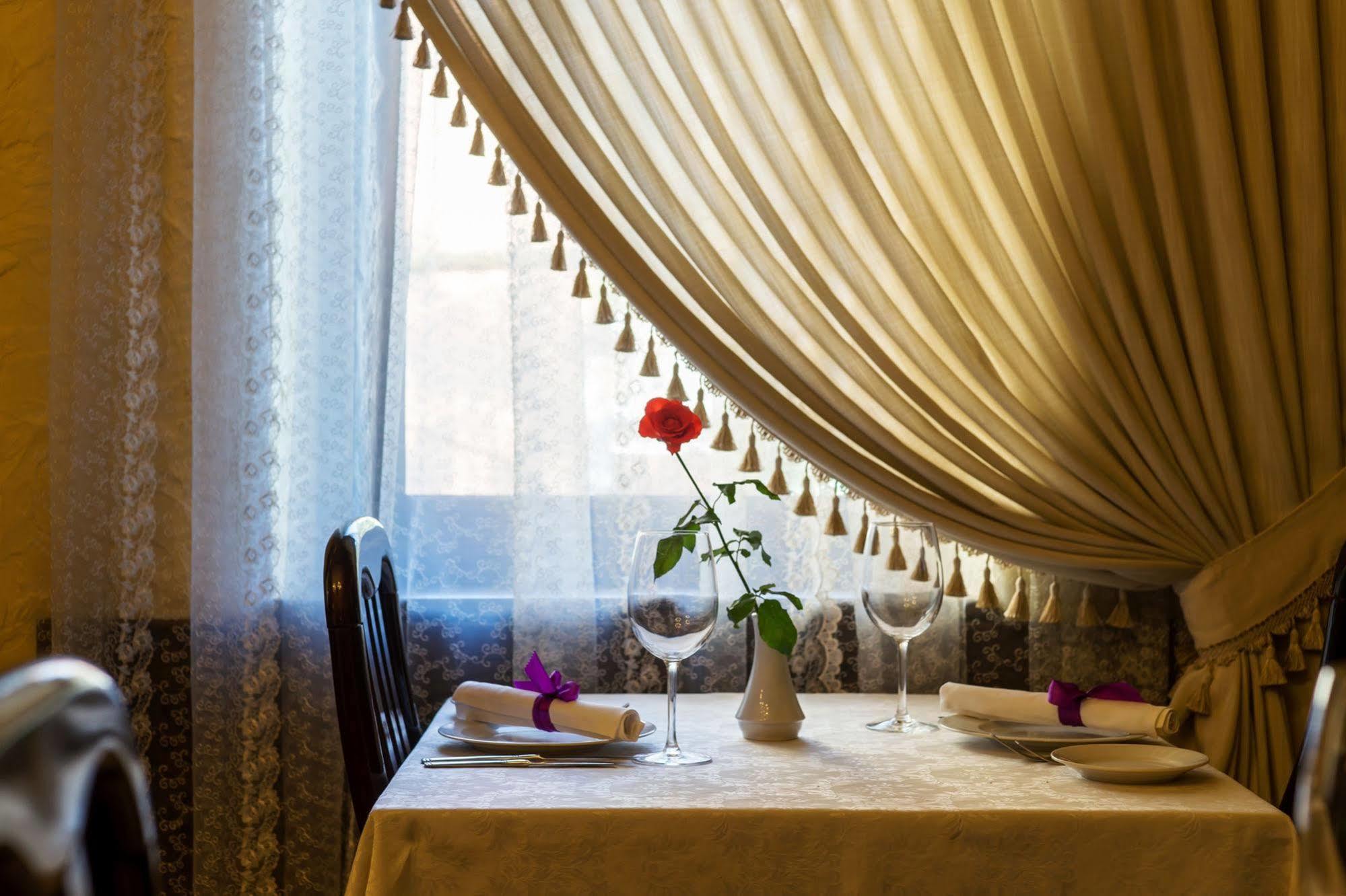 חארקיב Gostiny Dvor Hotel מראה חיצוני תמונה